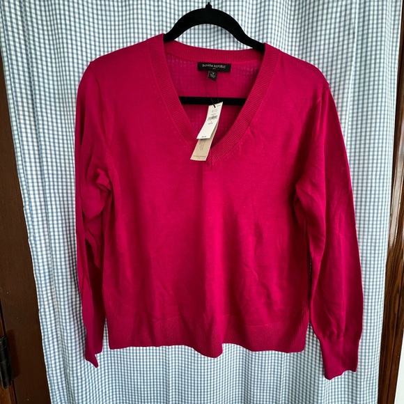 Banana Republic Sweaters - Banana Republic Women's V-Neck Sweater - Fuchsia Pink